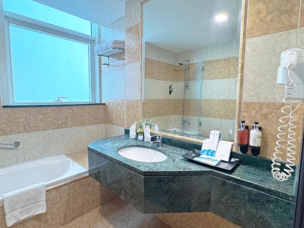 Emirates Grand Hotel : photo 4 de la chambre one bedroom suite with burj khalifa view