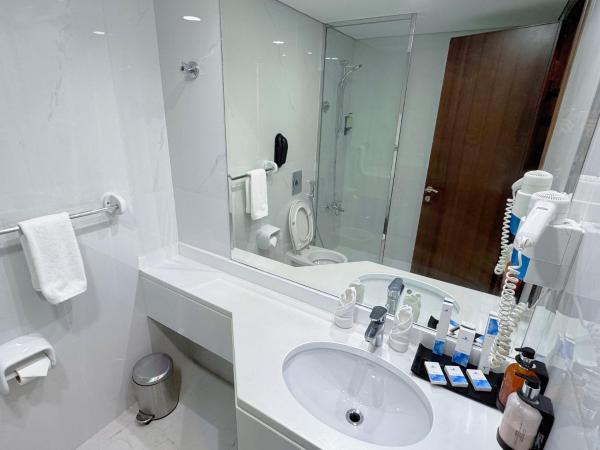 Emirates Grand Hotel : photo 3 de la chambre three bedroom suite with burj khalifa view