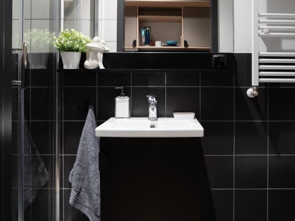 Chillout Dorm Warszawa : photo 3 de la chambre chambre simple avec salle de bains privative