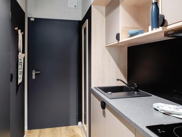 Chillout Dorm Warszawa : photo 5 de la chambre chambre simple avec salle de bains privative