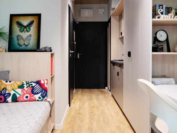 Chillout Dorm Warszawa : photo 7 de la chambre chambre simple avec salle de bains privative