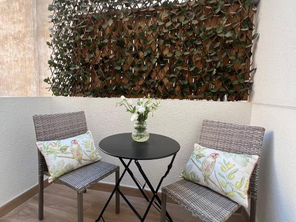 Pensión Alicante Bergez : photo 1 de la chambre chambre double avec balcon