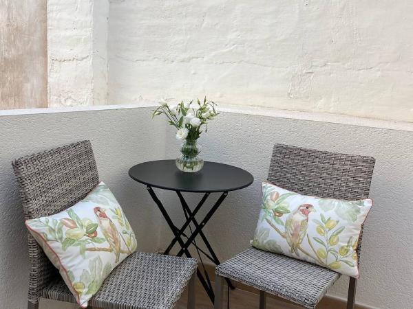 Pensión Alicante Bergez : photo 3 de la chambre chambre lit queen-size avec balcon