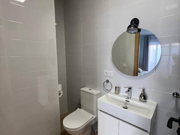 Pensión Alicante Bergez : photo 6 de la chambre chambre lit queen-size avec balcon