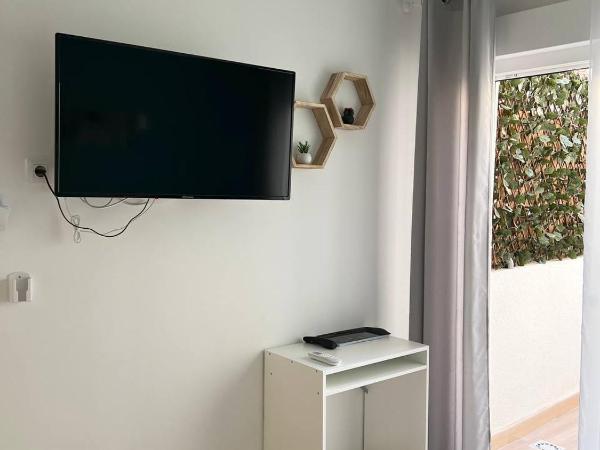 Pensión Alicante Bergez : photo 2 de la chambre chambre lit queen-size avec balcon