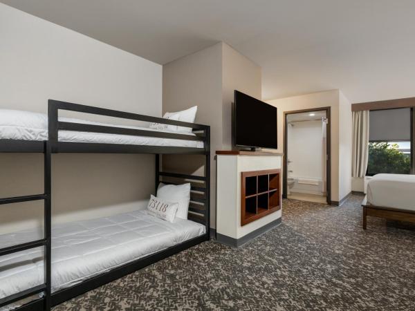 The Winslow - Oklahoma City : photo 2 de la chambre king bunk studio, 1 king bed & twin bunks