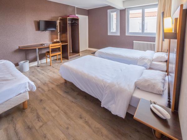 Hôtel de la Vendée : photo 1 de la chambre chambre triple supérieure