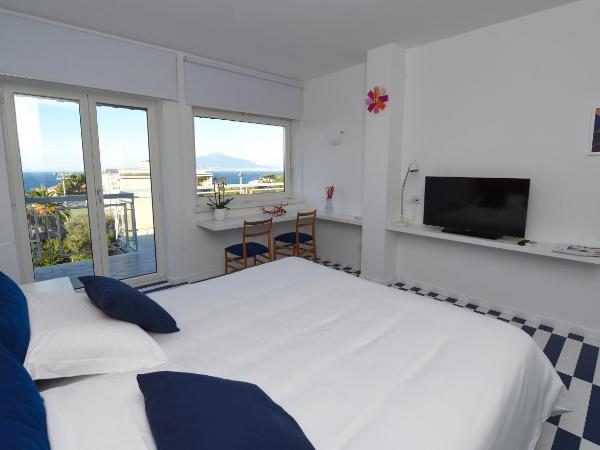 3 Suites View : photo 1 de la chambre chambre triple deluxe - vue sur mer