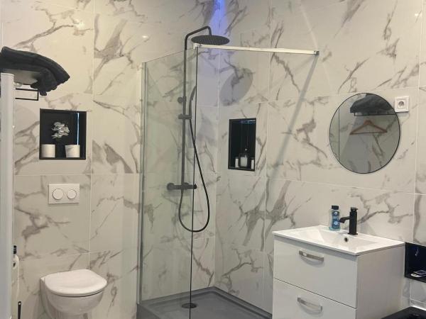 Suite ZEN by L Amaryllis Jacuzzi Béziers-Centre Arrivée autonome : photo 2 de la chambre appartement - rez-de-chaussée