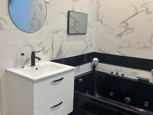 Suite ZEN by L Amaryllis Jacuzzi Béziers-Centre Arrivée autonome : photo 3 de la chambre appartement - rez-de-chaussée