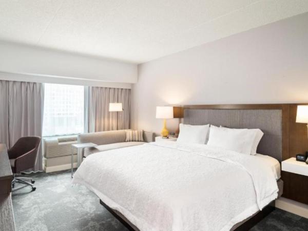 Hampton Inn Philadelphia Center City-Convention Center : photo 1 de la chambre chambre lit king-size - accessible aux personnes à mobilité réduite - non-fumeurs 