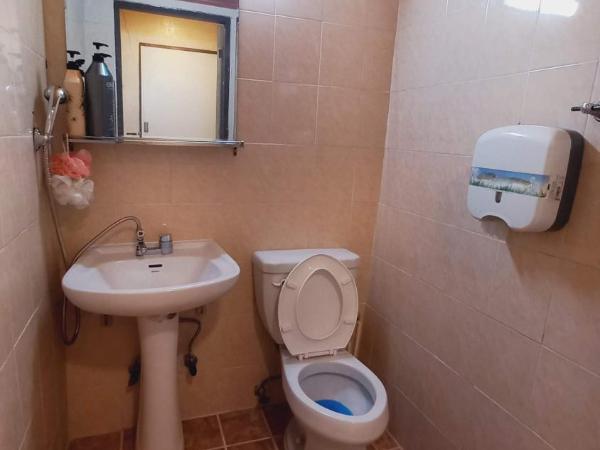 Sujeongjang Inn : photo 3 de la chambre chambre double avec salle de bains privative