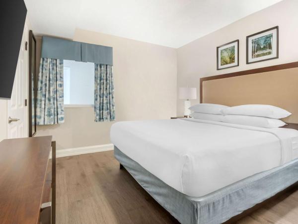 Hilton Grand Vacations Club Anderson Ocean Myrtle Beach : photo 4 de la chambre suite king 1 chambre avec vue partielle sur l'océan