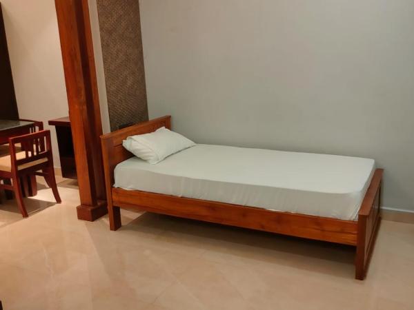 ROYES PARK ROOMs & MINI PARTY HALL : photo 3 de la chambre suite