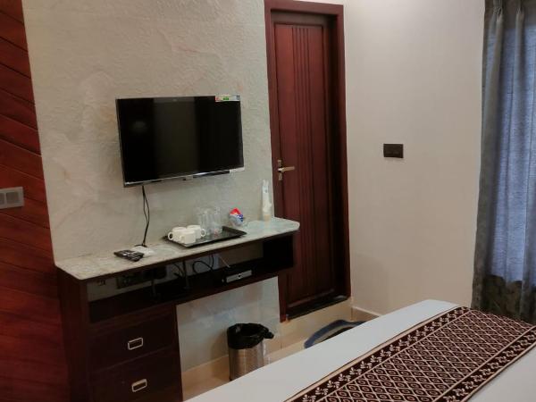 ROYES PARK ROOMs & MINI PARTY HALL : photo 2 de la chambre chambre double deluxe