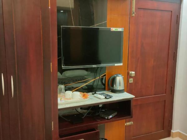 ROYES PARK ROOMs & MINI PARTY HALL : photo 2 de la chambre chambre double ou lits jumeaux