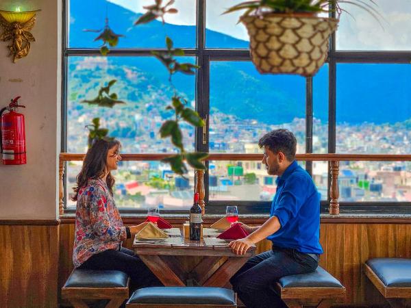 Drishya Hotel : photo 8 de la chambre deluxe triple or family room with mountain and city view