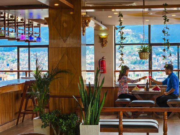 Drishya Hotel : photo 8 de la chambre deluxe queen room with mountain and city view