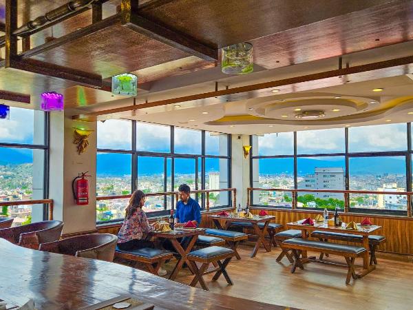 Drishya Hotel : photo 7 de la chambre deluxe queen room with mountain and city view