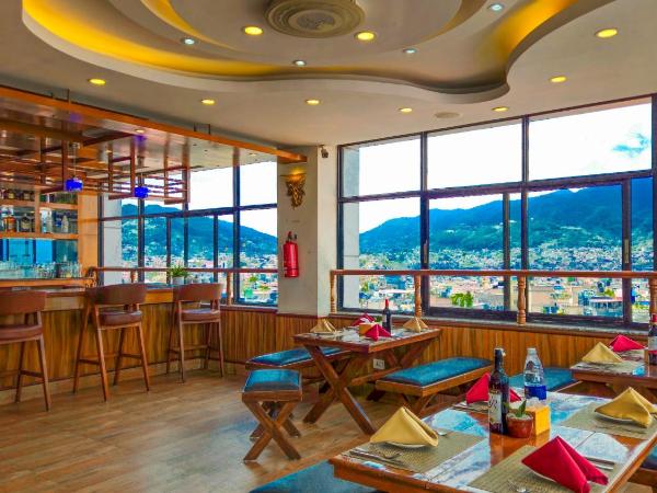 Drishya Hotel : photo 3 de la chambre deluxe twins room with mountain and city view