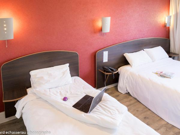 Hôtel de la Vendée : photo 2 de la chambre chambre triple classique