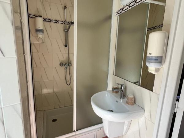 Hotel du Nord - Ville-Haute : photo 1 de la chambre chambre double standard