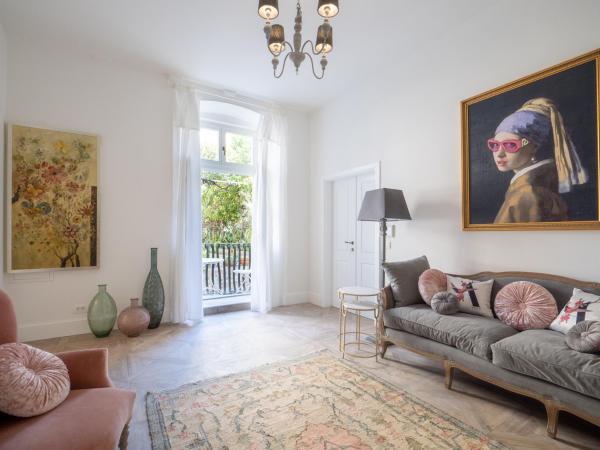 The Byron : photo 1 de la chambre suite lit king-size avec balcon