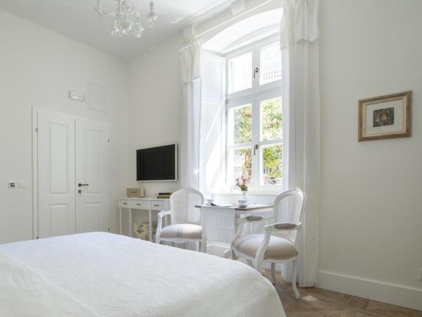 The Byron : photo 5 de la chambre suite lit king-size avec balcon