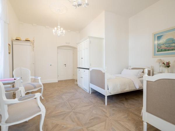 The Byron : photo 10 de la chambre suite lit king-size avec balcon