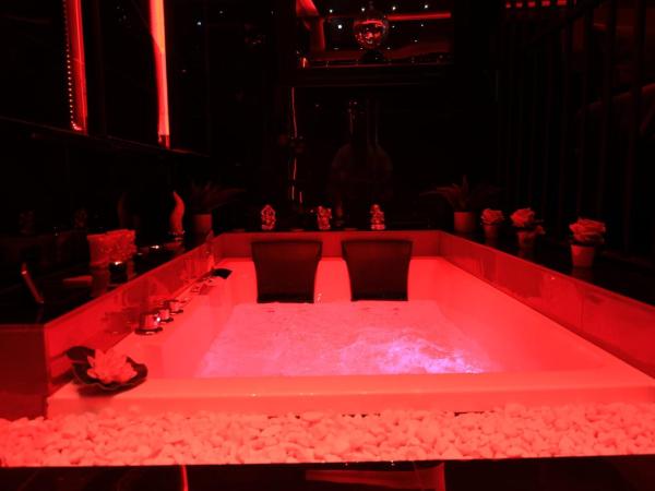 Albicocche House Catania : photo 10 de la chambre suite avec jacuzzi