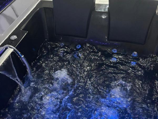 Suite ZEN by L Amaryllis Jacuzzi Béziers-Centre Arrivée autonome : photo 5 de la chambre appartement - rez-de-chaussée