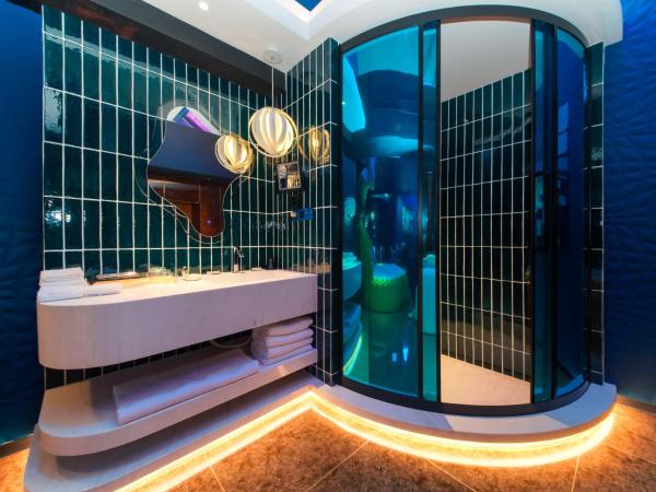 Space Design Hotel : photo 6 de la chambre suite deluxe avec baignoire spa