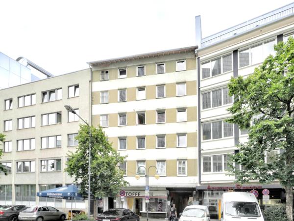 Schönes helles Zimmer direkt in Frankfurt City Nr 301 : photo 8 de la chambre chambre triple avec salle de bains commune