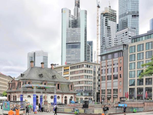 Schönes helles Zimmer direkt in Frankfurt City Nr 301 : photo 7 de la chambre chambre triple avec salle de bains commune