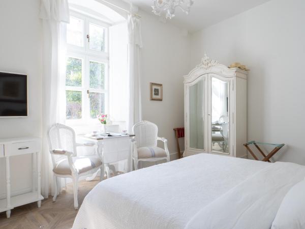 The Byron : photo 3 de la chambre suite lit king-size avec balcon