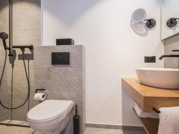 Hotel Bella Vista Zermatt : photo 4 de la chambre chambre supérieure lit queen-size