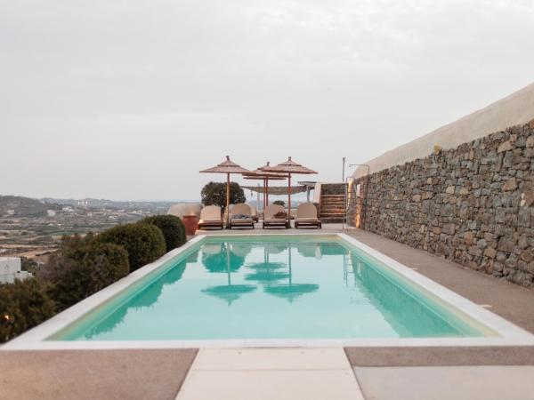Halcyon Suites and Villas Naxos : photo 4 de la chambre villa avec spa privé et vue panoramique