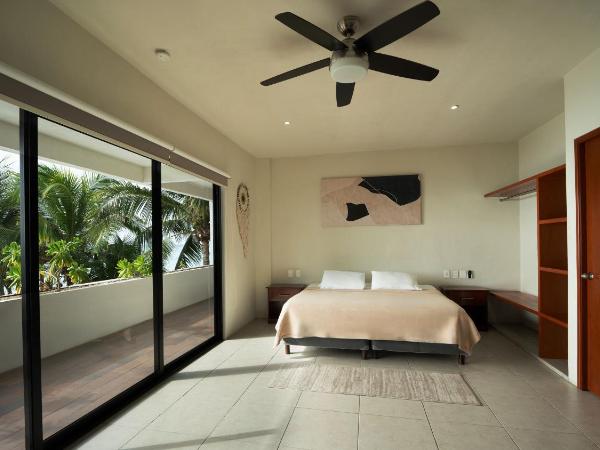 Cuxos Hotel Beachfront : photo 2 de la chambre chambre lit king-size - vue sur mer