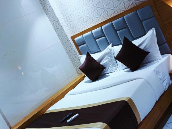 Hotel Regal Residency : photo 4 de la chambre chambre double deluxe (2 adultes + 1 enfant)