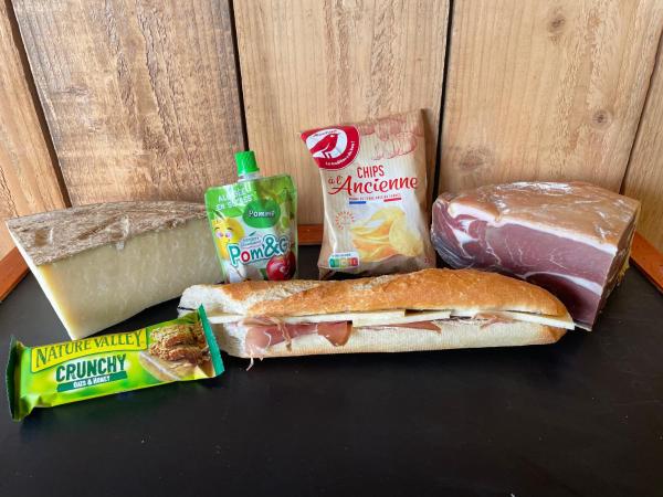 Hébergement Artense : photo 7 de la chambre chambre quadruple avec salle de bains privative