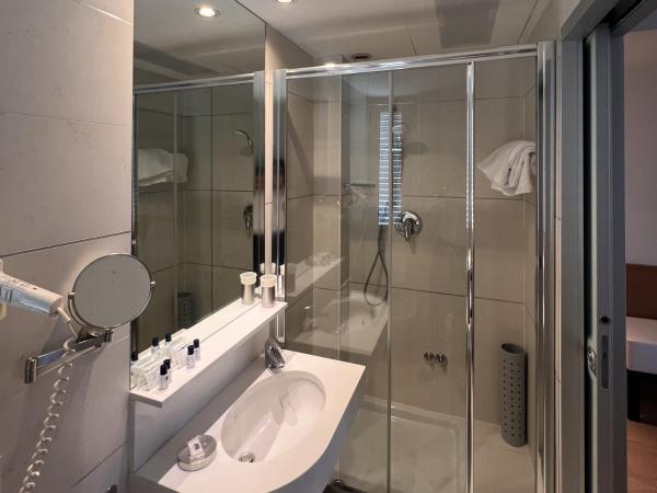 Hotel Daniel & Ristorante Cocchi : photo 4 de la chambre chambre lits jumeaux