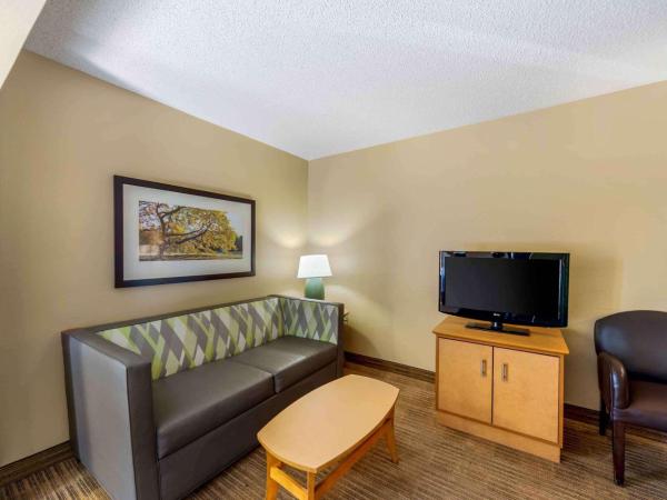 Extended Stay America Suites - Oklahoma City - Northwest : photo 2 de la chambre studio de luxe avec 1 lit queen-size - non-fumeurs