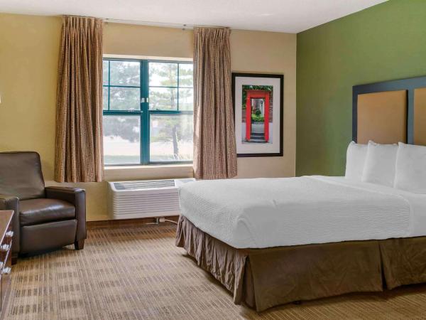 Extended Stay America Suites - Phoenix - Chandler : photo 1 de la chambre studio avec 1 lit queen-size - accessible aux personnes à mobilité réduite - non-fumeurs