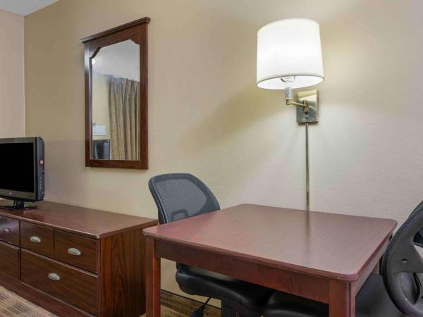 Extended Stay America Suites - Sacramento - Northgate : photo 3 de la chambre studio lit king-size - non-fumeurs