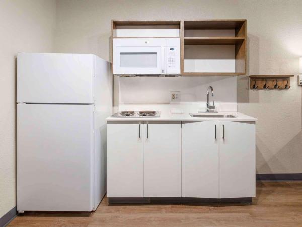 Extended Stay America Premier Suites - Fort Lauderdale - Convention Center - Cruise Port : photo 4 de la chambre studio lit queen-size - accessible aux personnes à mobilité réduite/non-fumeurs