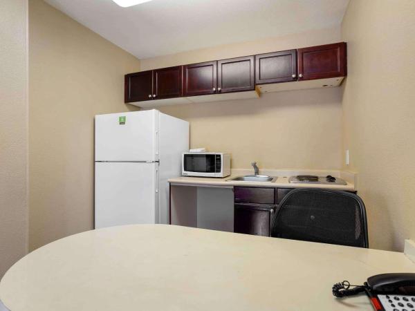 Extended Stay America Suites - Phoenix - Chandler - E Chandler Blvd : photo 4 de la chambre studio de luxe 1 lit king-size - accessible aux personnes à mobilité réduite - non-fumeurs