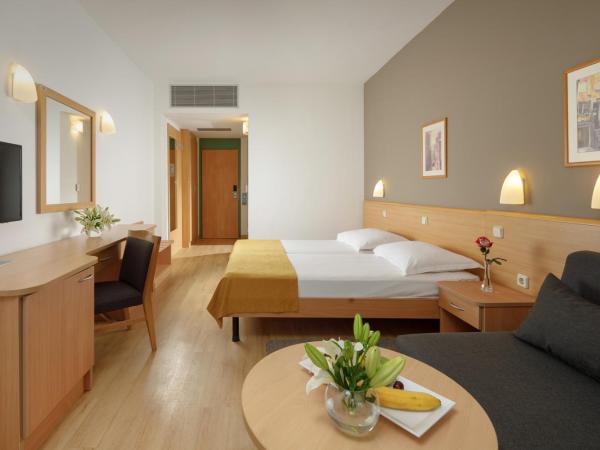 Hotel Aurora Plava Laguna : photo 3 de la chambre chambre premium avec balcon - côté mer