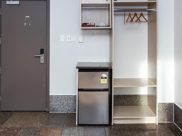 Albert Accommodation : photo 4 de la chambre chambre familiale avec terrasse 