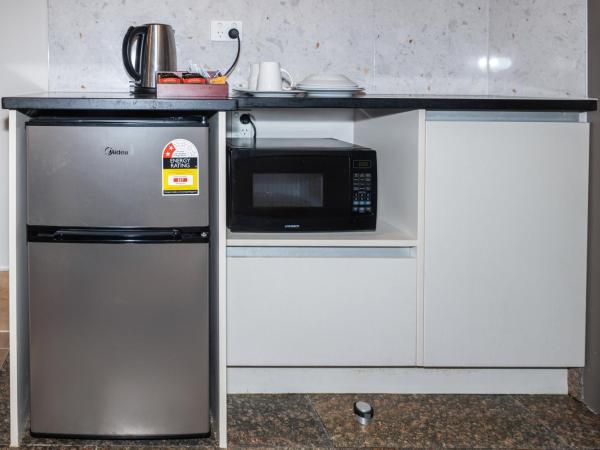 Albert Accommodation : photo 4 de la chambre chambre lit queen-size avec balcon