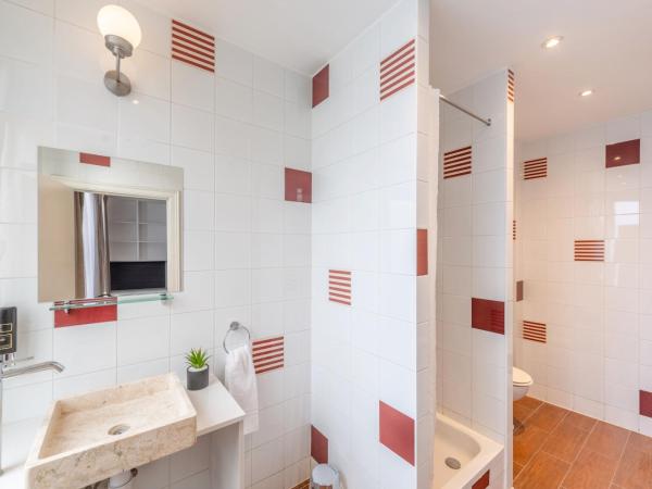 Hotel Barry : photo 1 de la chambre chambre quadruple Économique 